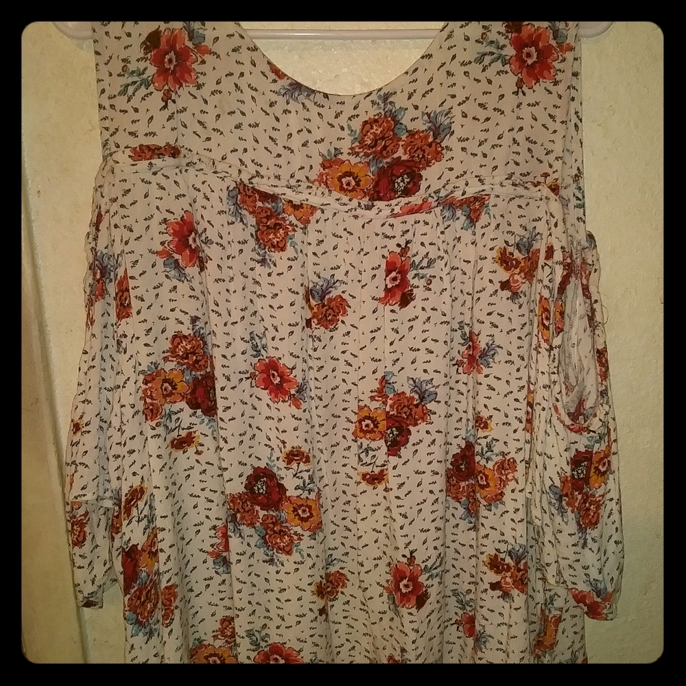 Women's cold shoulder blouse brand is eyeshadow